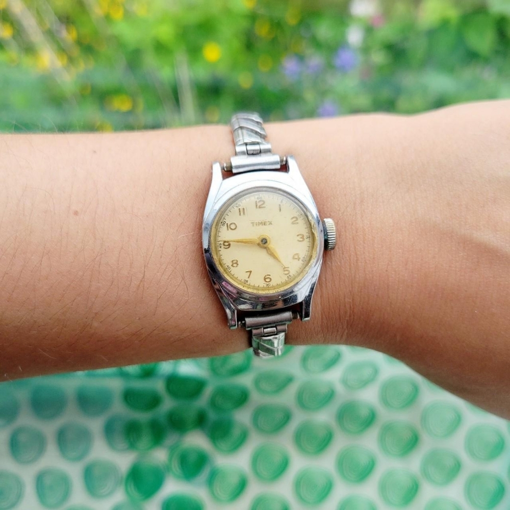 Classic Timex Silver & Gold Classic Stretch Watch - Picture 5 of 8